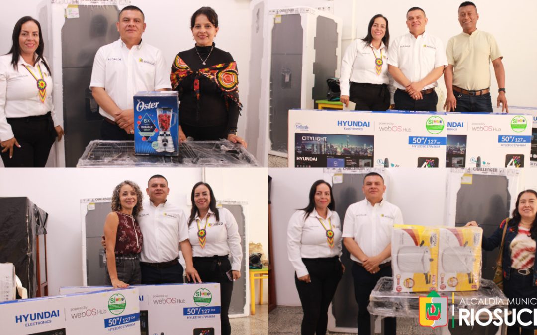 Entrega de elementos tecnológicos y para restaurantes escolares