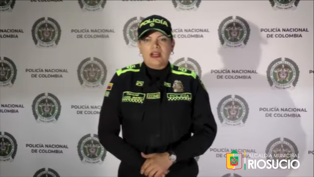 Agente femenina de la Policía