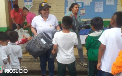 Entrega kits escolares